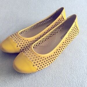 Vaneli Marigold Leather Captoe Perforated Ballet Flats NWT Size 7.5